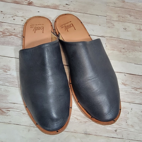 Beek Seagull  Mules in black leather - Picture 10 of 11